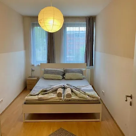 Roland Downtown - Rottenbiller * Budapest